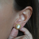 Mini statement studs - Cream